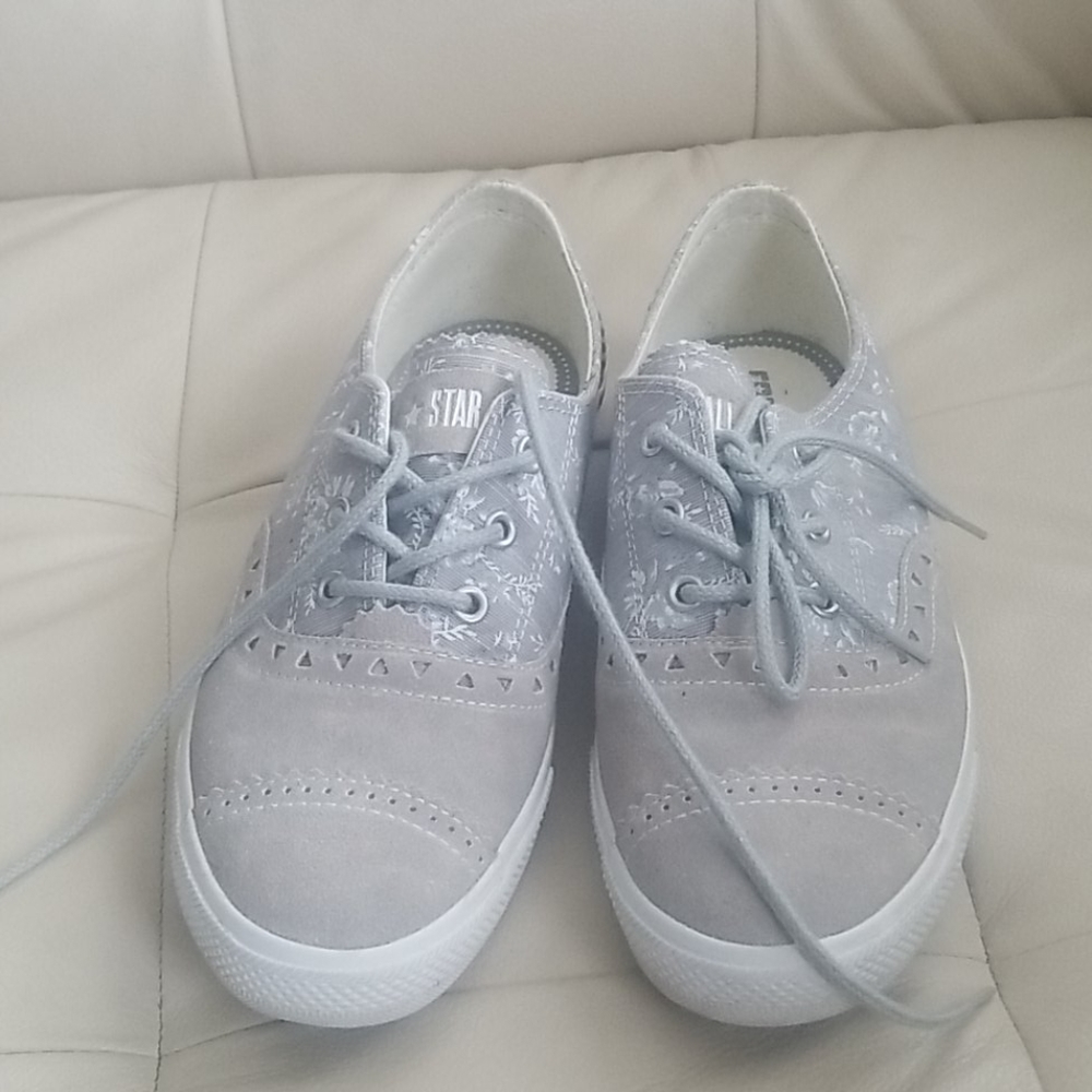 All star converse canvas and suede with roses